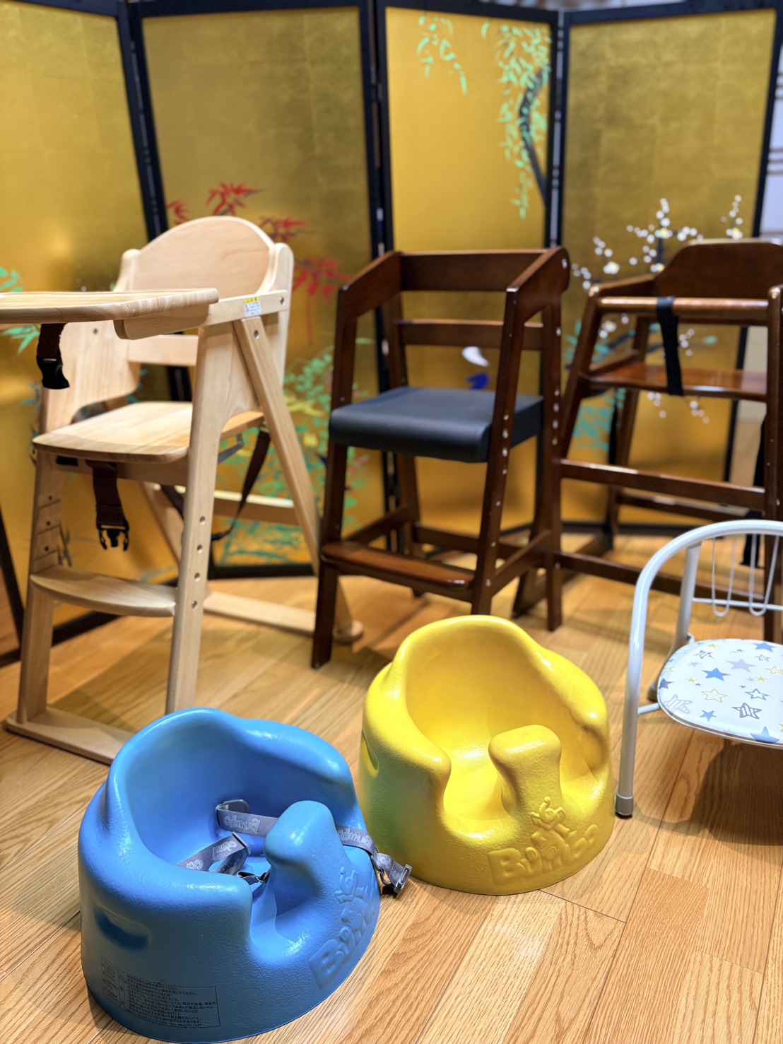 お子様用椅子もご用意しております