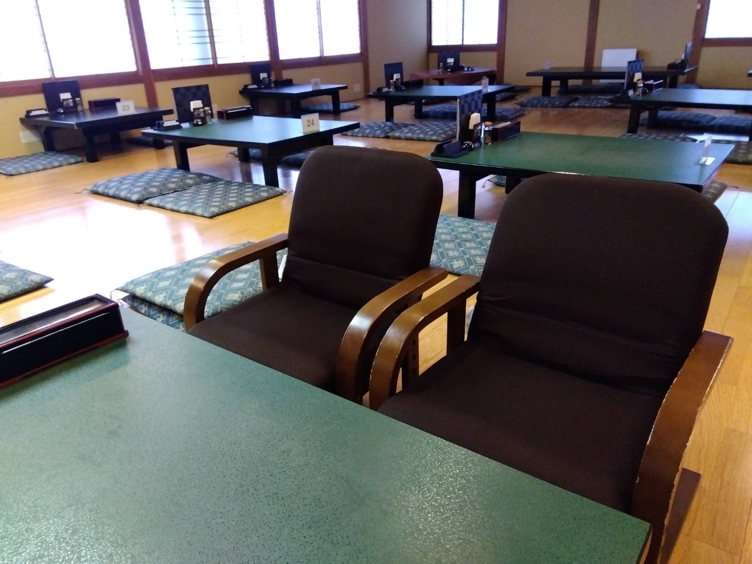 ゆったりお掛けいただける座いす